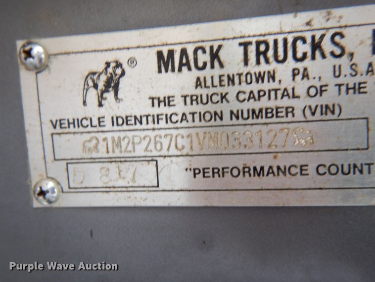 image for item HR9182 1997 Mack RD688S  dump truck