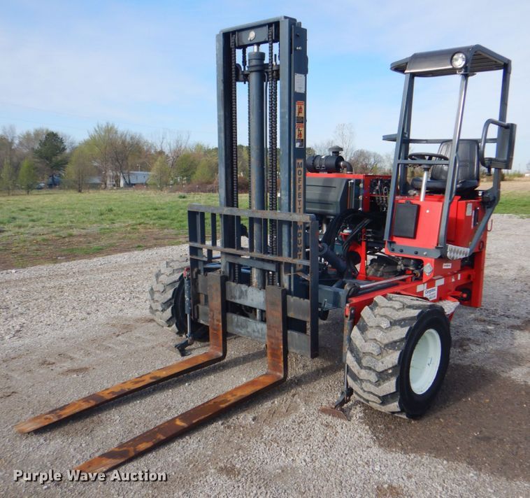 image for item HX9190 2005 Moffett M5500  forklift