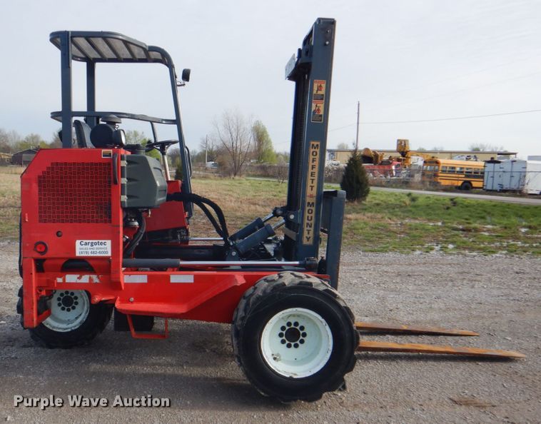 image for item HX9190 2005 Moffett M5500  forklift