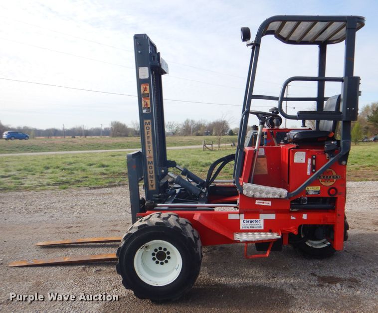 image for item HX9190 2005 Moffett M5500  forklift