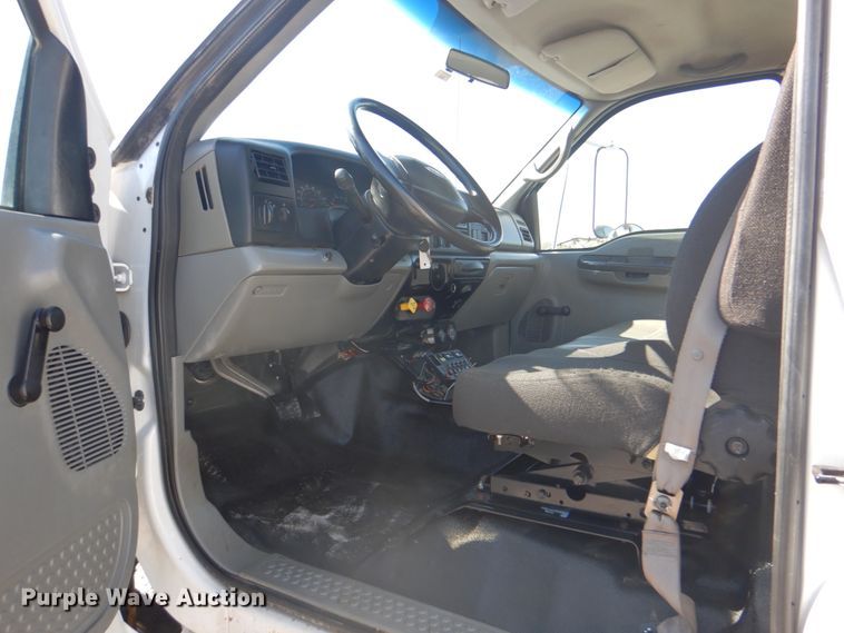 image for item HX9203 2008 Ford F750  utility / service truck