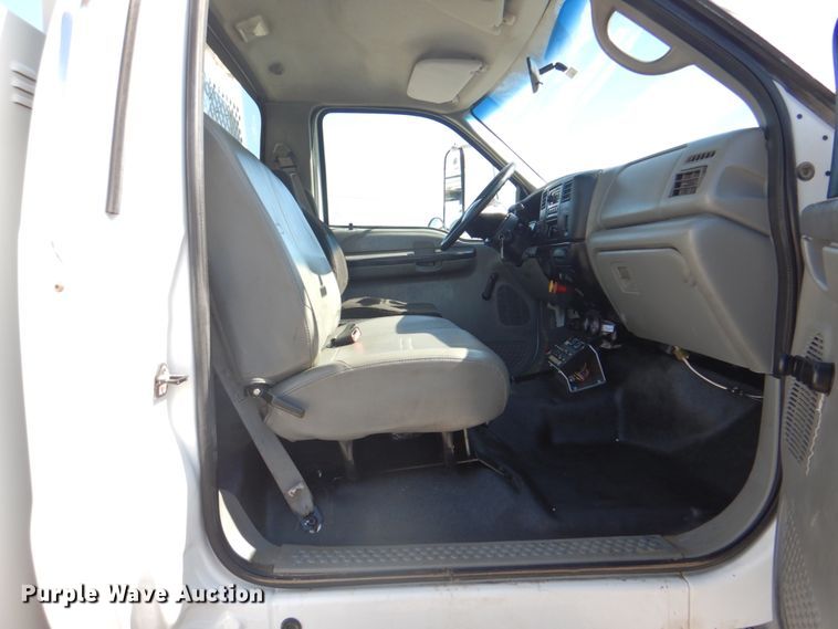 image for item HX9203 2008 Ford F750  utility / service truck