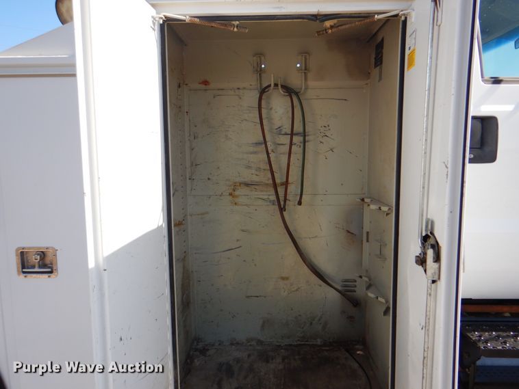 image for item HX9203 2008 Ford F750  utility / service truck