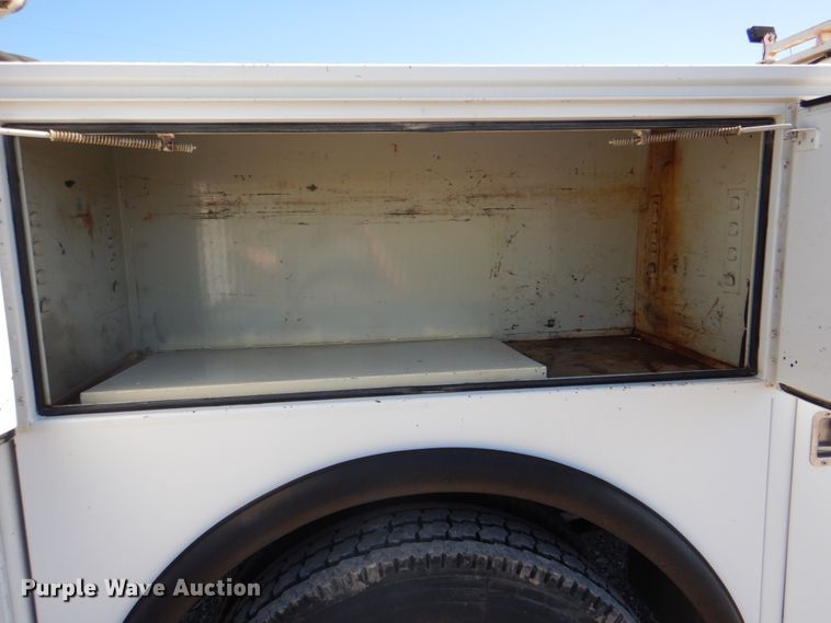 image for item HX9203 2008 Ford F750  utility / service truck