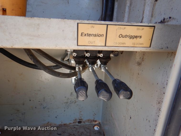 image for item HX9203 2008 Ford F750  utility / service truck