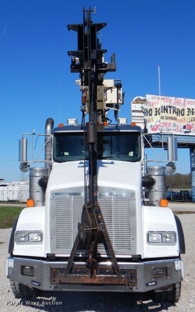 image for item HX9204 2010 Kenworth T800  crane truck