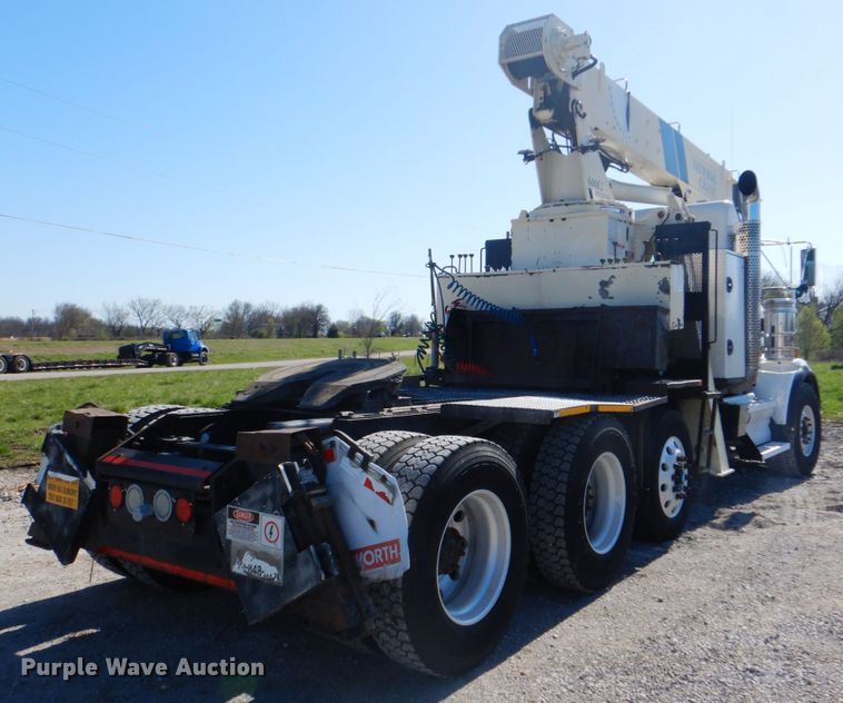 image for item HX9204 2010 Kenworth T800  crane truck