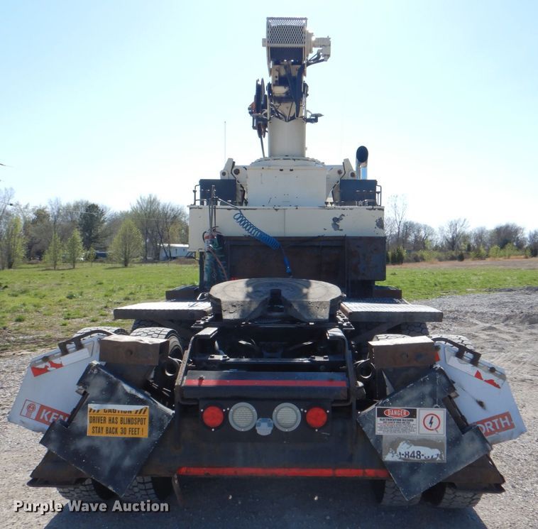 image for item HX9204 2010 Kenworth T800  crane truck