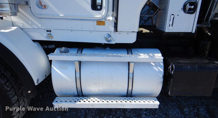 image for item HX9204 2010 Kenworth T800  crane truck