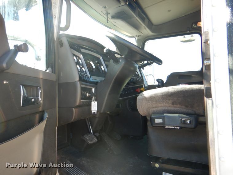 image for item HX9204 2010 Kenworth T800  crane truck