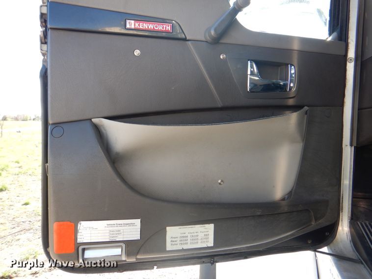 image for item HX9204 2010 Kenworth T800  crane truck