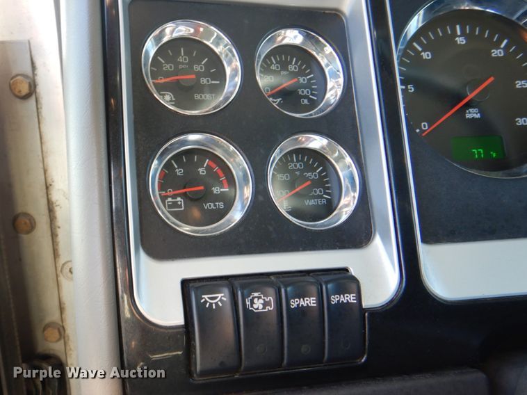 image for item HX9204 2010 Kenworth T800  crane truck