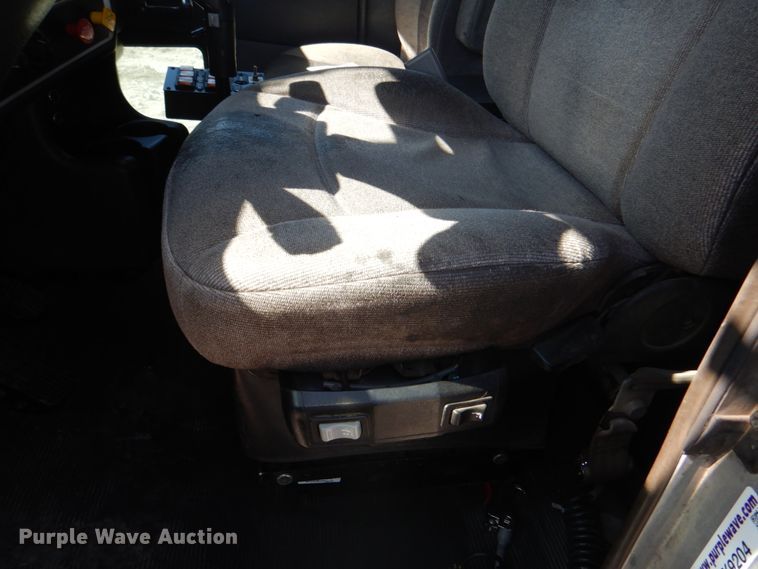 image for item HX9204 2010 Kenworth T800  crane truck