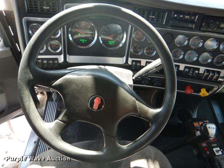 image for item HX9204 2010 Kenworth T800  crane truck