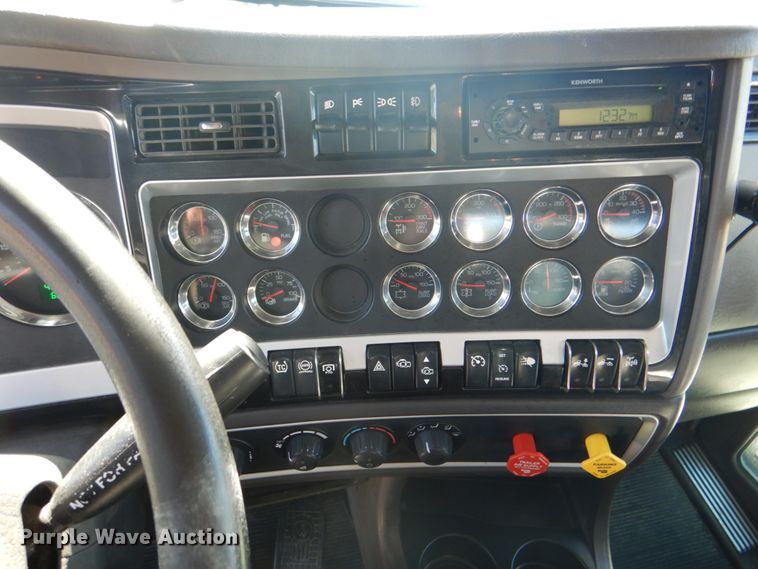 image for item HX9204 2010 Kenworth T800  crane truck