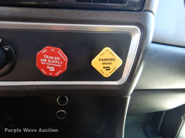 image for item HX9204 2010 Kenworth T800  crane truck