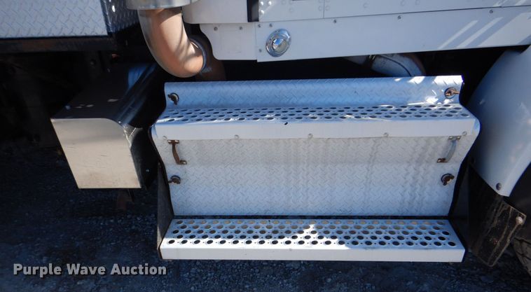 image for item HX9204 2010 Kenworth T800  crane truck