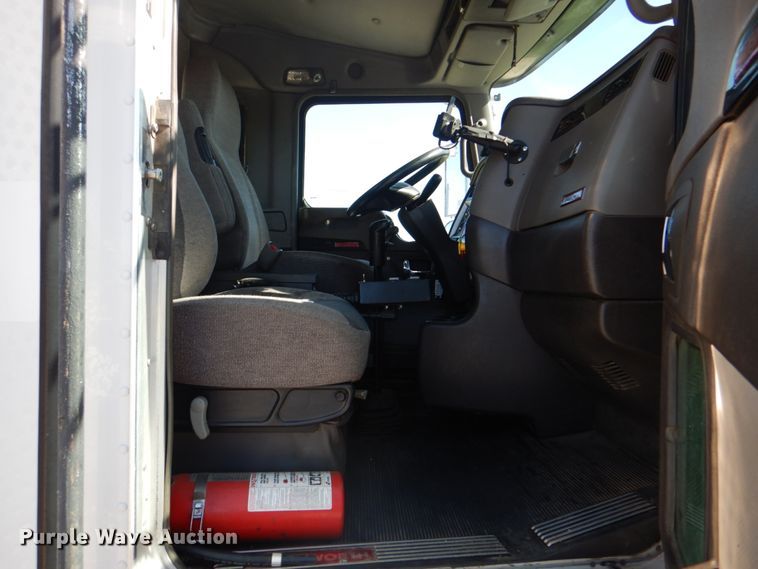 image for item HX9204 2010 Kenworth T800  crane truck