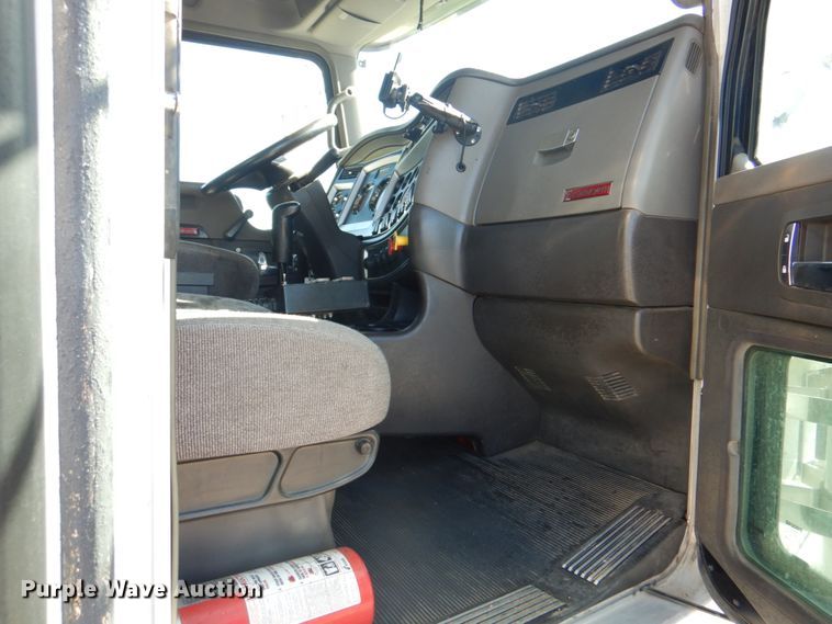 image for item HX9204 2010 Kenworth T800  crane truck