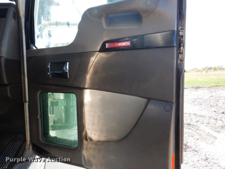 image for item HX9204 2010 Kenworth T800  crane truck