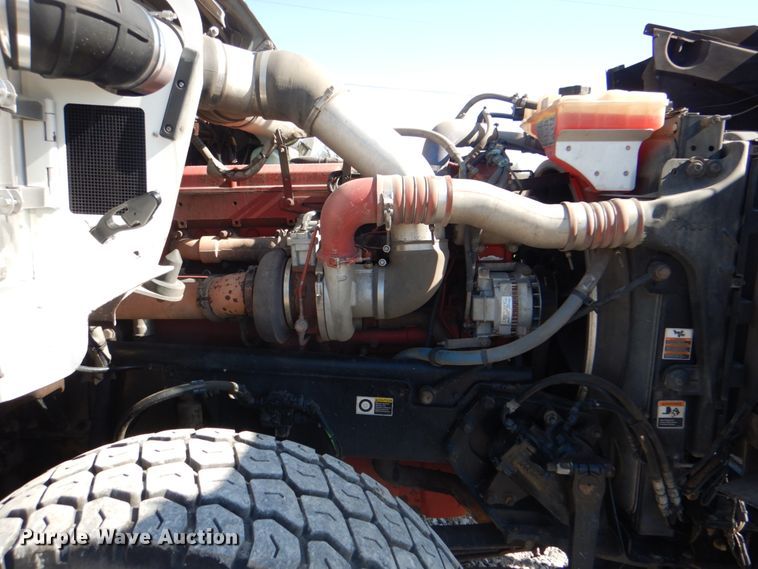 image for item HX9204 2010 Kenworth T800  crane truck