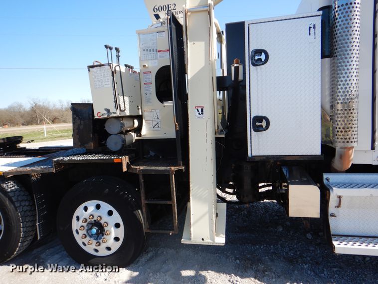 image for item HX9204 2010 Kenworth T800  crane truck