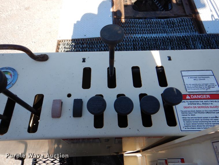 image for item HX9204 2010 Kenworth T800  crane truck