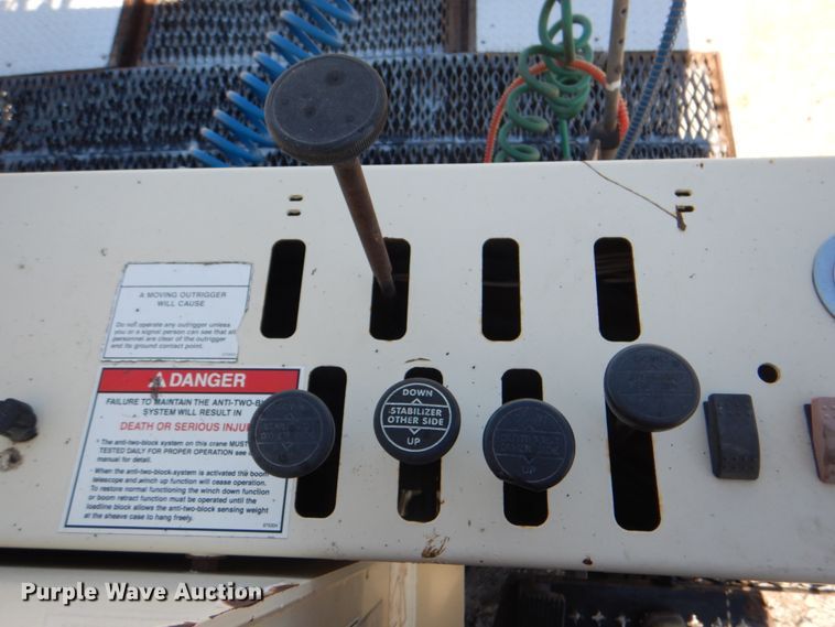 image for item HX9204 2010 Kenworth T800  crane truck