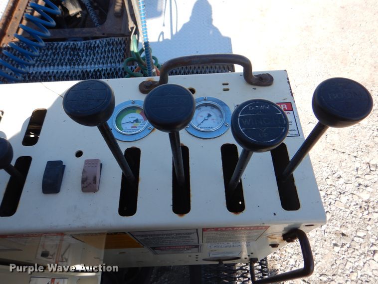 image for item HX9204 2010 Kenworth T800  crane truck