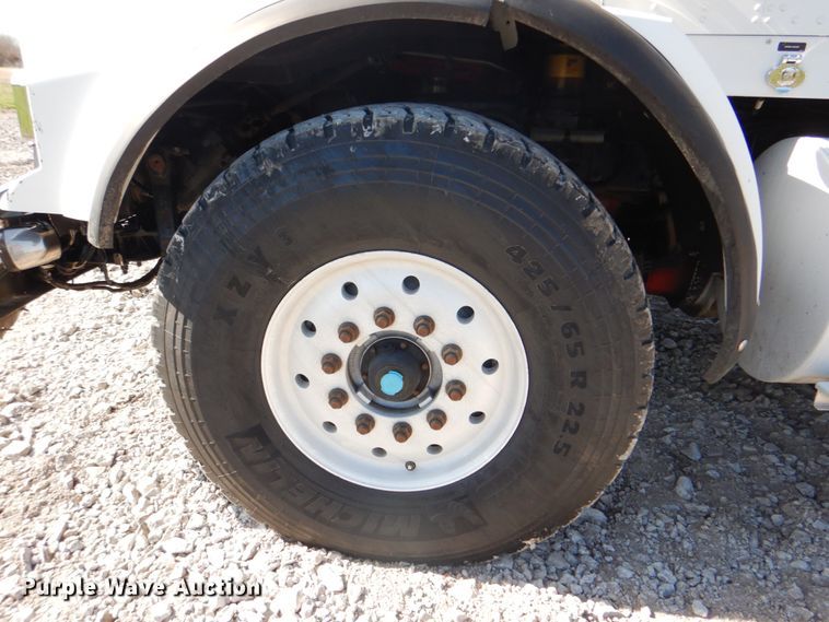 image for item HX9204 2010 Kenworth T800  crane truck