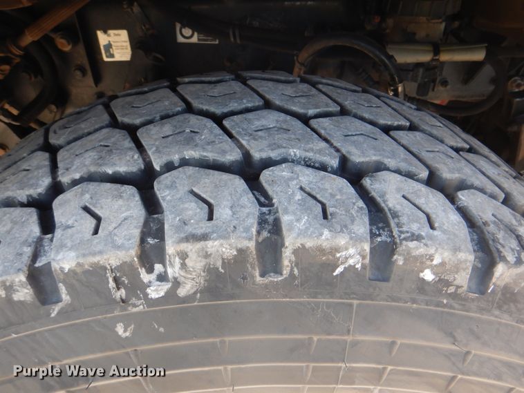 image for item HX9204 2010 Kenworth T800  crane truck