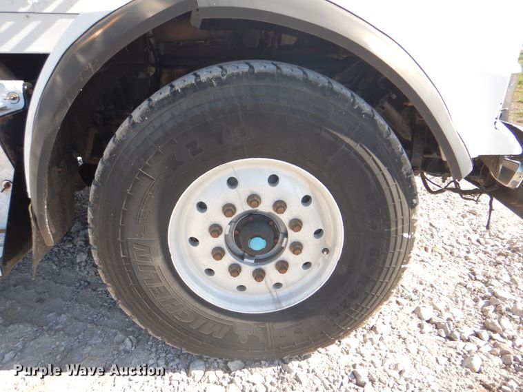 image for item HX9204 2010 Kenworth T800  crane truck