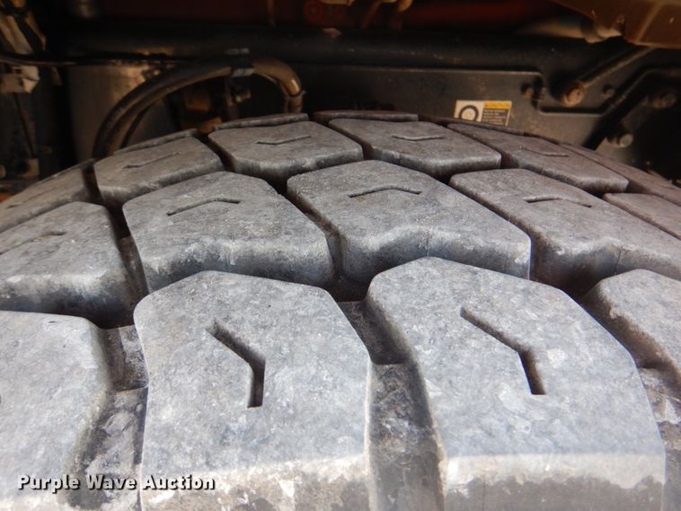 image for item HX9204 2010 Kenworth T800  crane truck