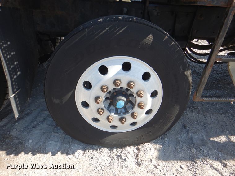 image for item HX9204 2010 Kenworth T800  crane truck