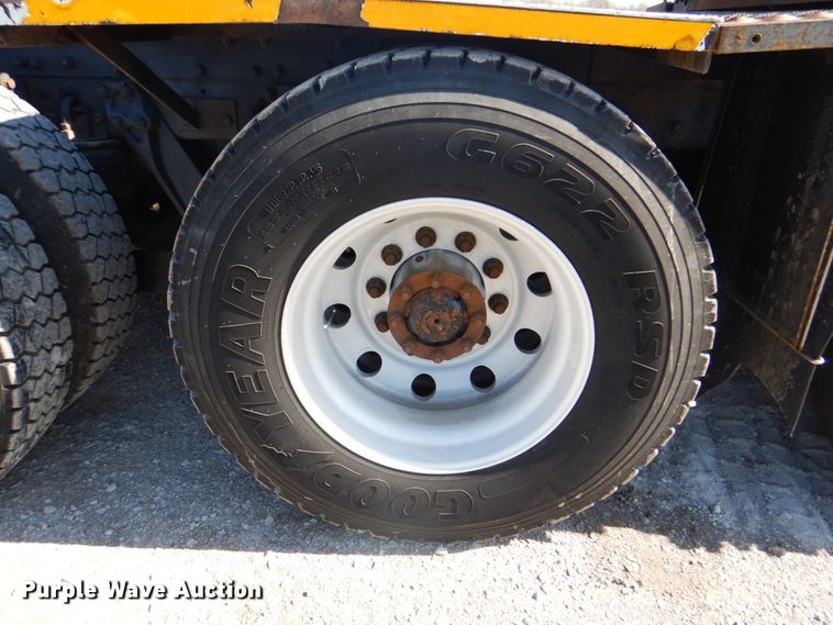 image for item HX9204 2010 Kenworth T800  crane truck