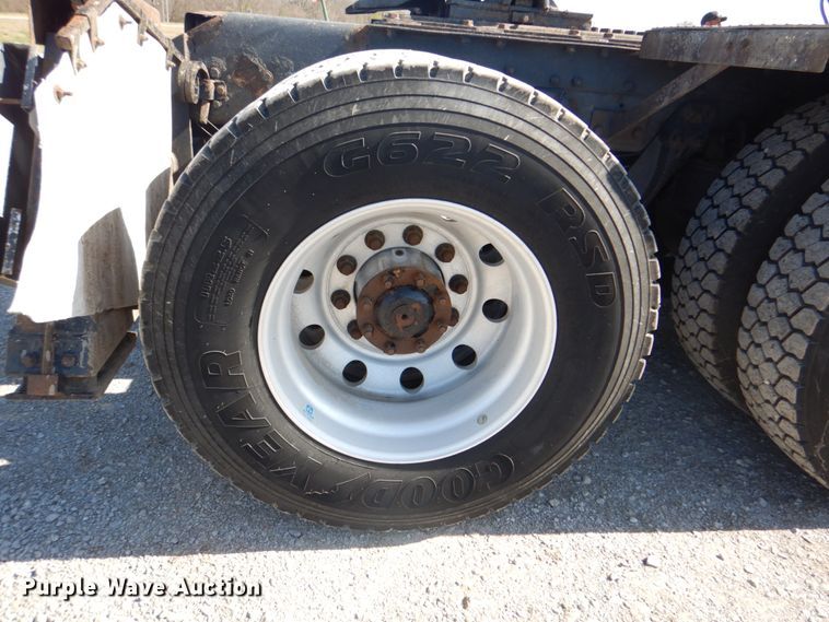 image for item HX9204 2010 Kenworth T800  crane truck