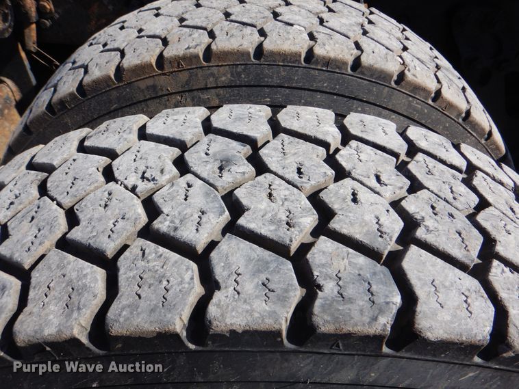 image for item HX9204 2010 Kenworth T800  crane truck