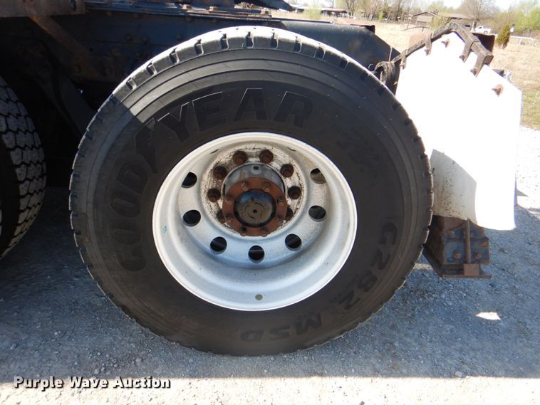 image for item HX9204 2010 Kenworth T800  crane truck