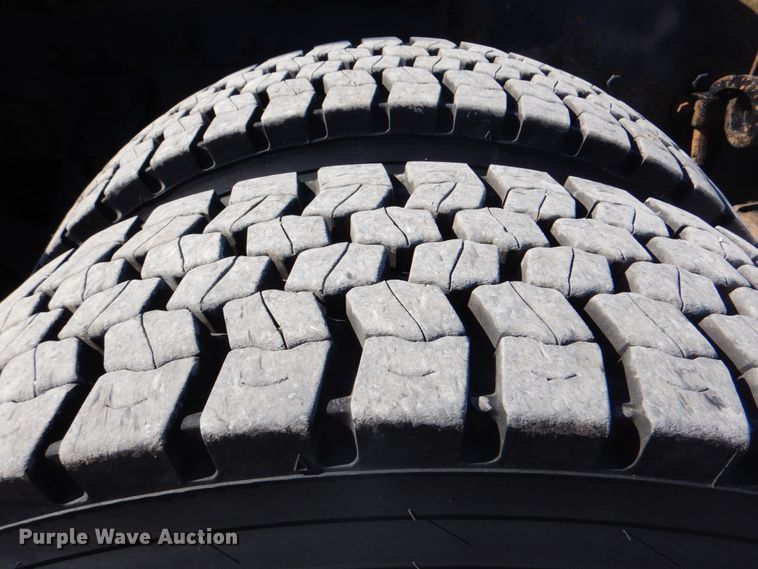 image for item HX9204 2010 Kenworth T800  crane truck