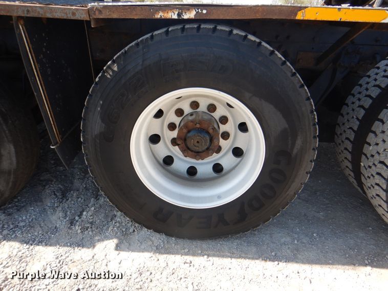 image for item HX9204 2010 Kenworth T800  crane truck