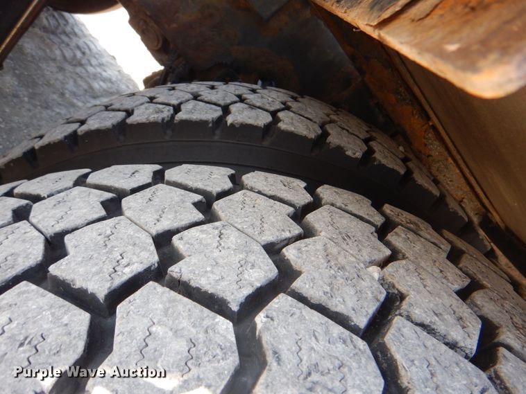 image for item HX9204 2010 Kenworth T800  crane truck