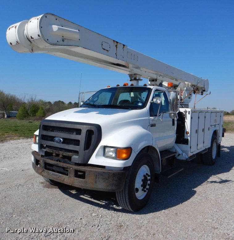 image for item HX9208 2006 Ford F750 Super Duty XL  bucket truck