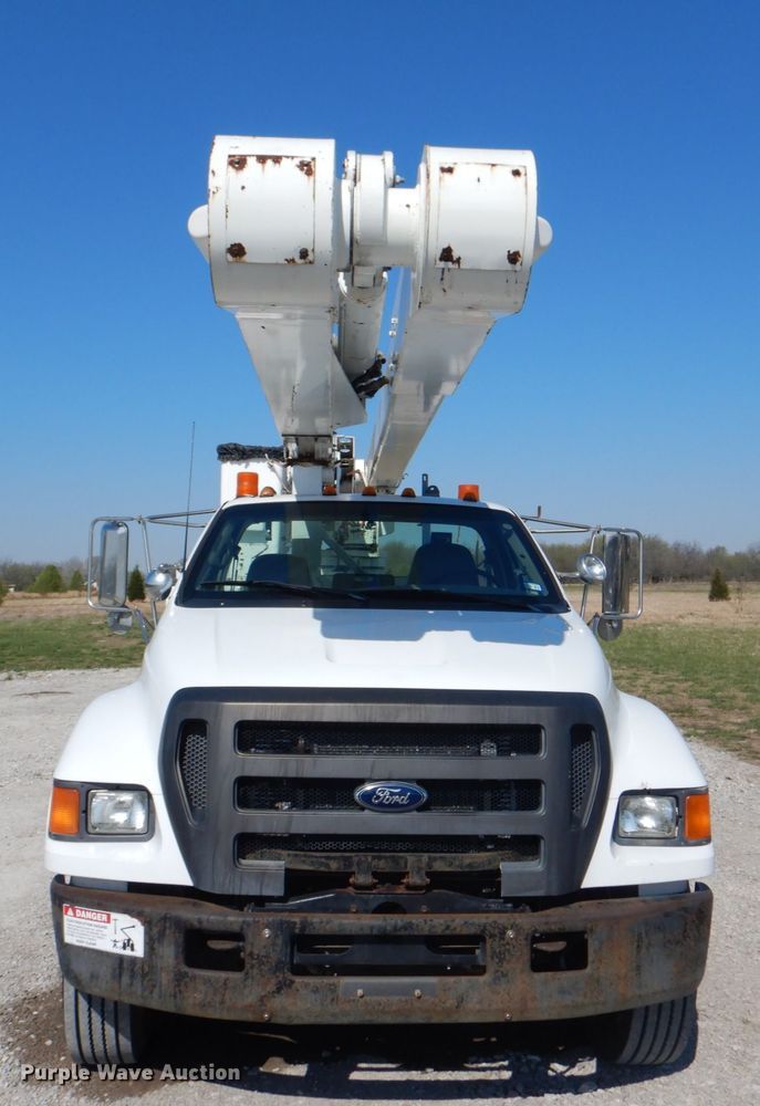 image for item HX9208 2006 Ford F750 Super Duty XL  bucket truck