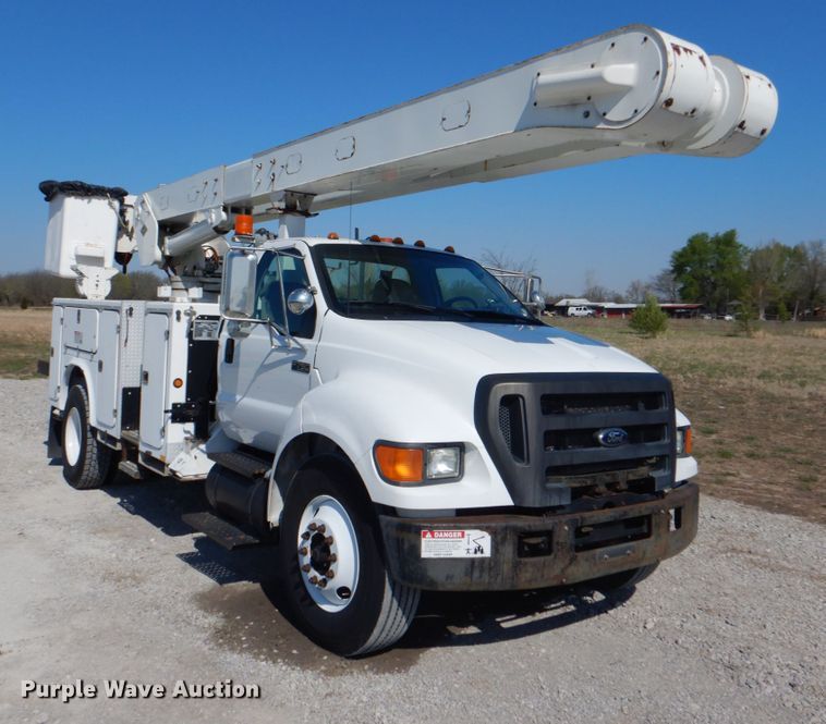 image for item HX9208 2006 Ford F750 Super Duty XL  bucket truck