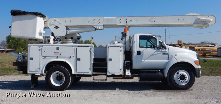 image for item HX9208 2006 Ford F750 Super Duty XL  bucket truck