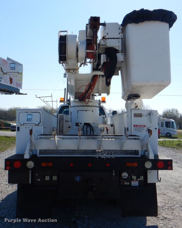 image for item HX9208 2006 Ford F750 Super Duty XL  bucket truck