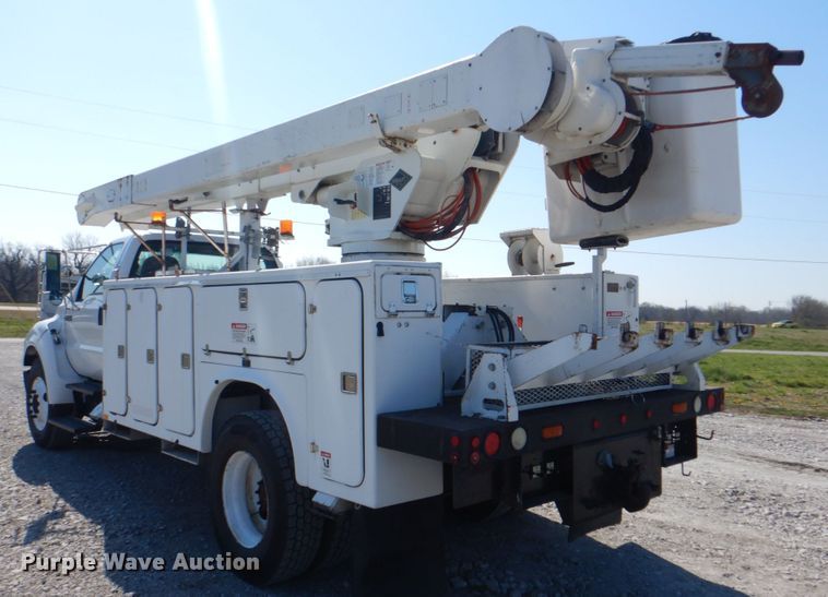 image for item HX9208 2006 Ford F750 Super Duty XL  bucket truck
