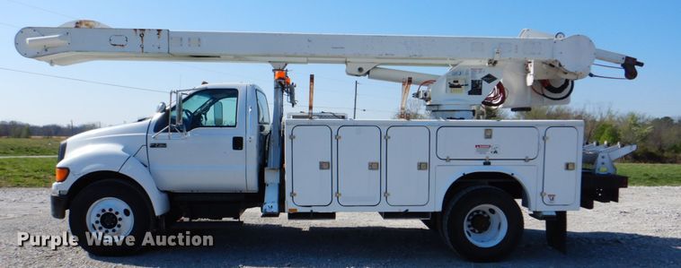 image for item HX9208 2006 Ford F750 Super Duty XL  bucket truck