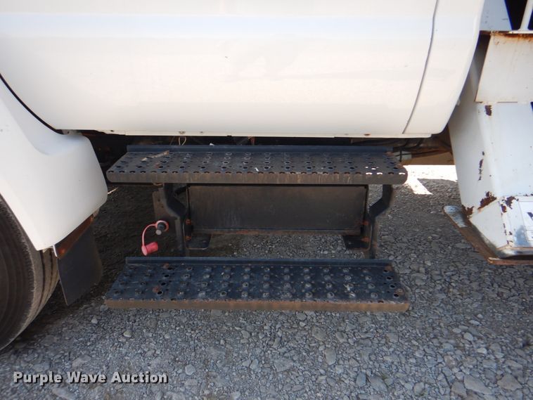 image for item HX9208 2006 Ford F750 Super Duty XL  bucket truck