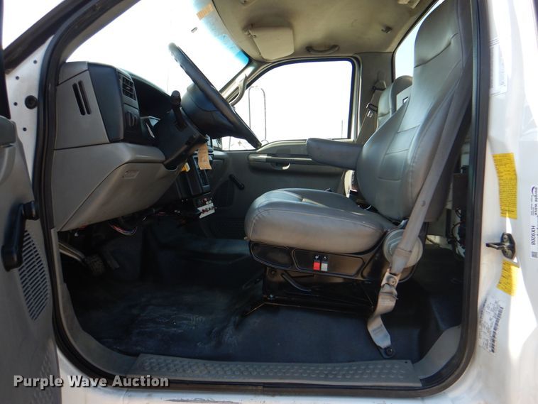 image for item HX9208 2006 Ford F750 Super Duty XL  bucket truck